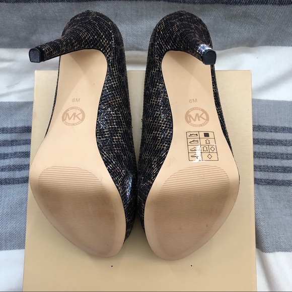 Michael Kors York Platform Cheetah Pumps - Picture 5 of 5